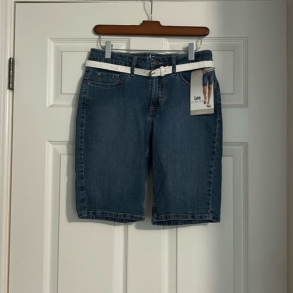 Lee midrise Bermuda shorts with belt, size 6 NWT - Picture 1 of 3
